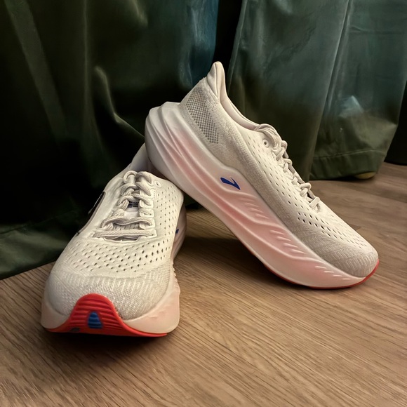 White Brooks Glycerin Max Running Shoe - Picture 1 of 10